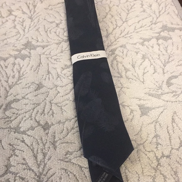 Calvin Klein Man Ties new with tag plus gift - Picture 2 of 4